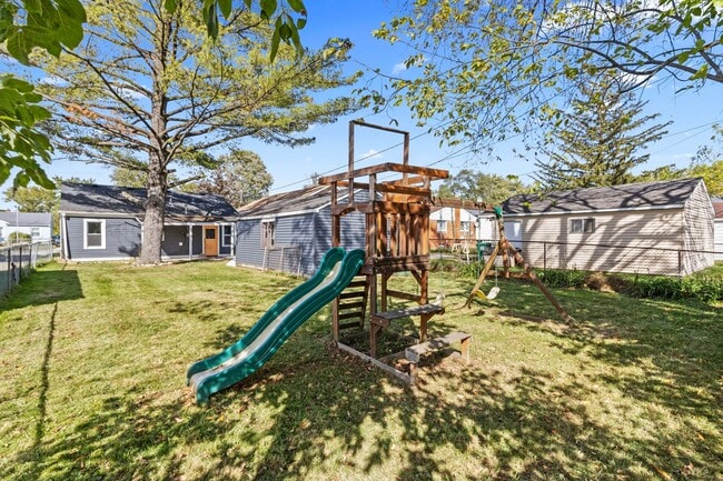 Building Photo - Beautifully Updated Ranch with Loads of up...