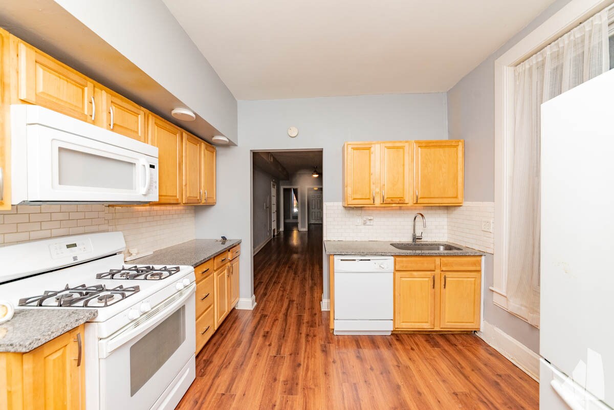 Building Photo - 848 N Wood St