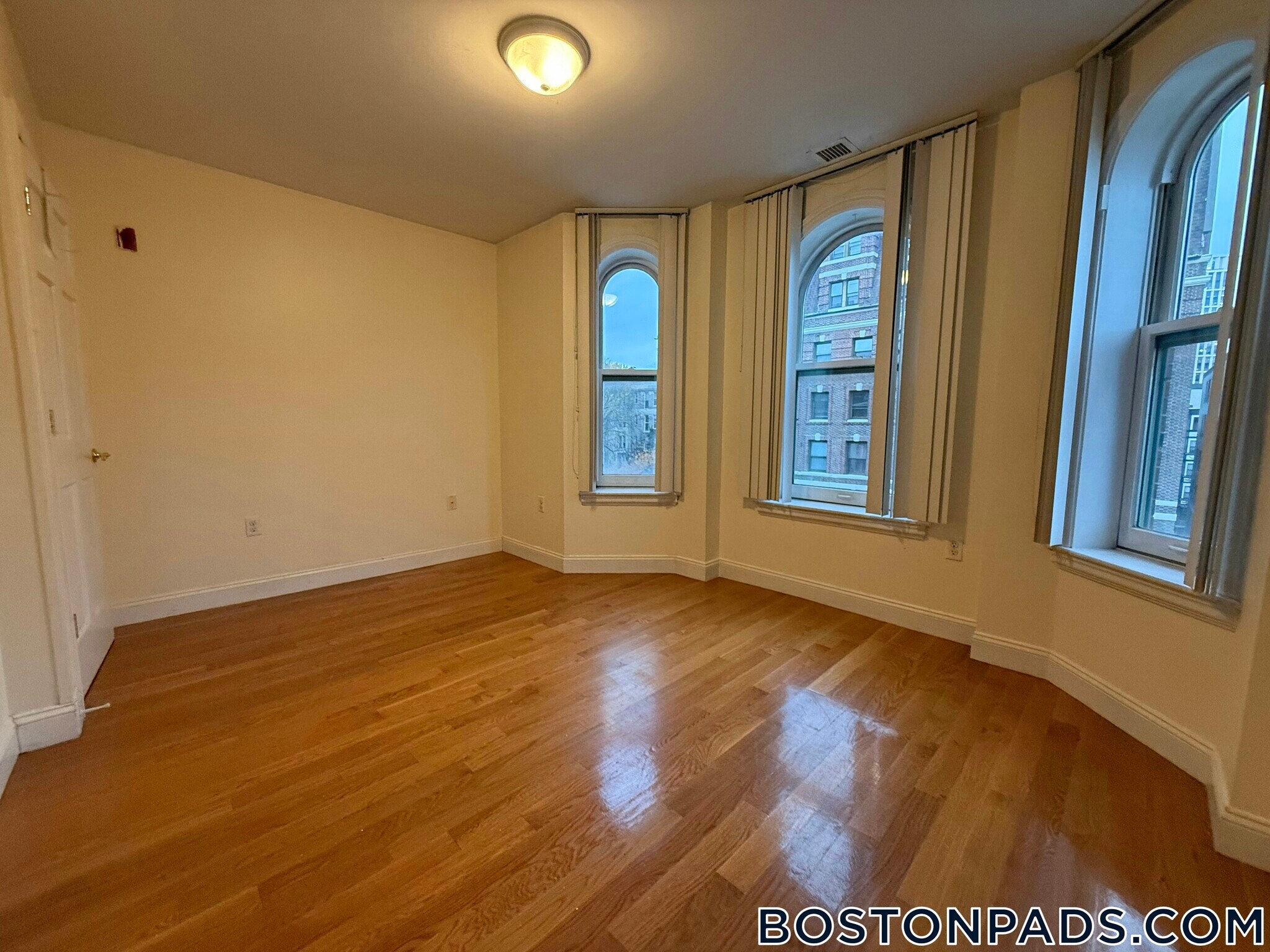 Building Photo - 90 Westland Ave