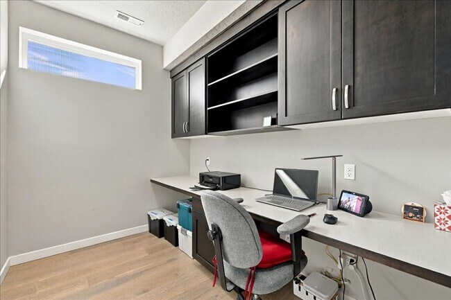 Building Photo - 2328 E Danzee Dr