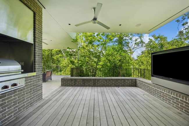 Building Photo - 9 Pinehill Ln