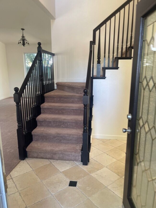 Building Photo - Beautiful 3-Bedroom Family Home in Desirable Northeast Stockton