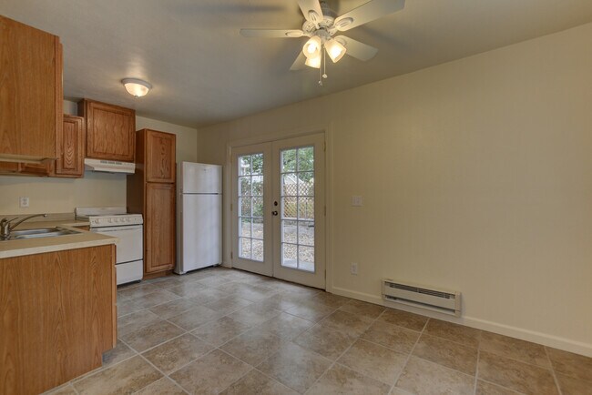 Building Photo - 114 N Willow St