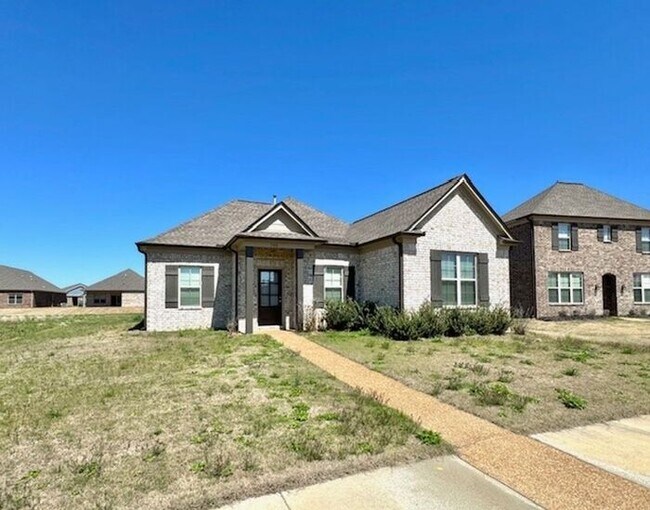 Primary Photo - Great Location for Blue Oval Employees and Contractors! Now Leasing a 4-Bedroom 3 Bath Home In So...