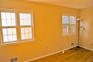 Building Photo - 635 Sussex St