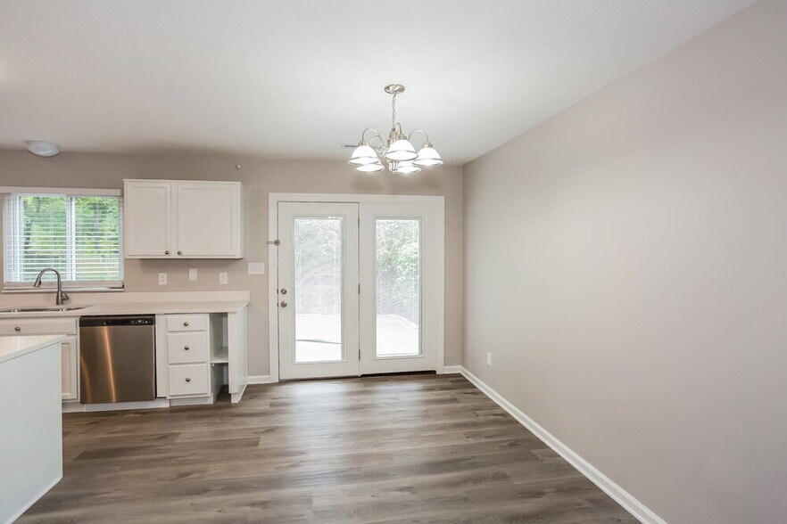 Building Photo - 4751 Lakestone Dr