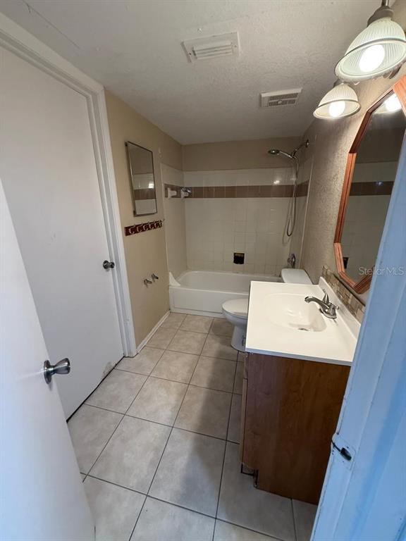 Building Photo - 1908 Lake Atriums Cir