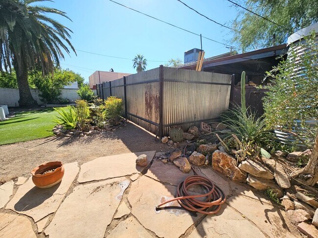 Building Photo - A charming 3-bedroom, 2-bathroom house in ...