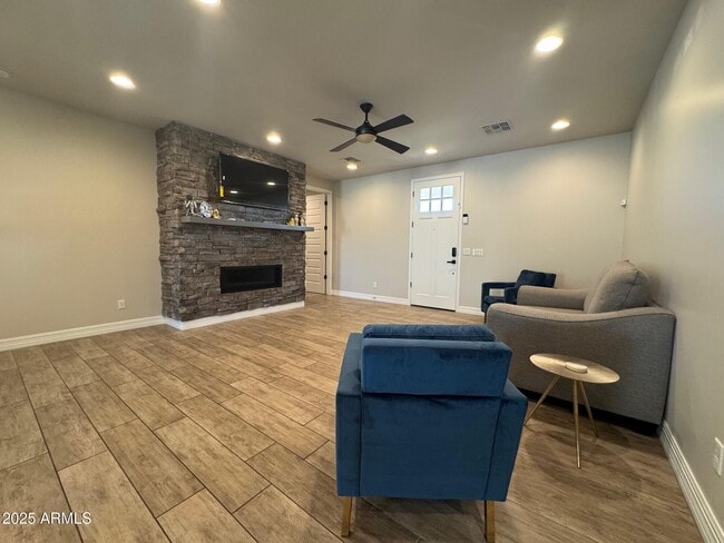 Building Photo - 4350 E Kings Ave