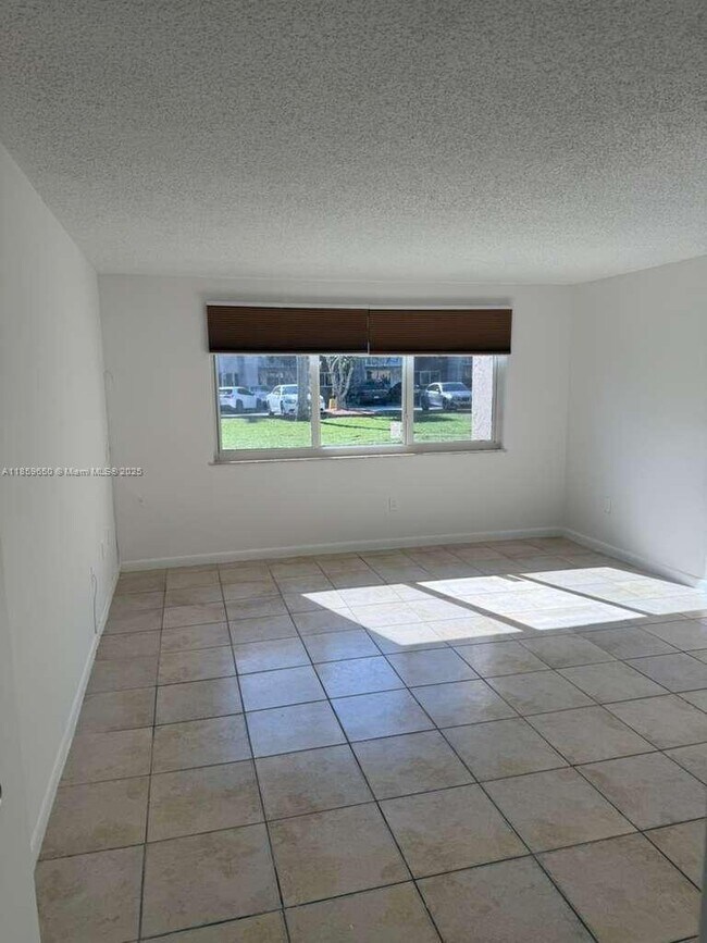 Building Photo - 6930 Miami Gardens Dr