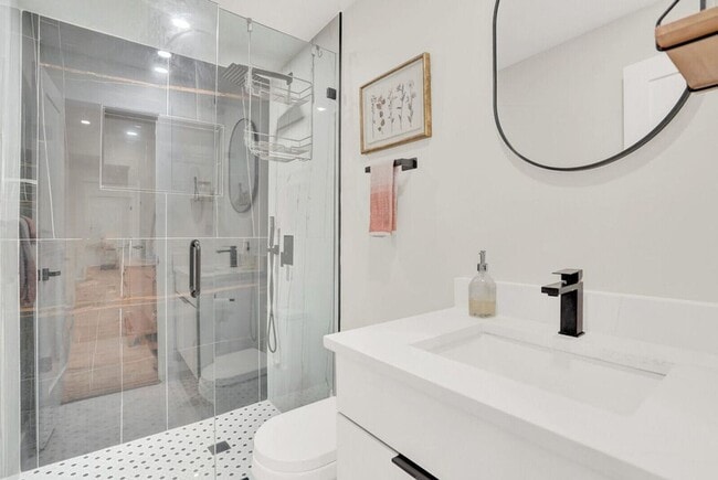 Building Photo - 727 Fernwood Dr