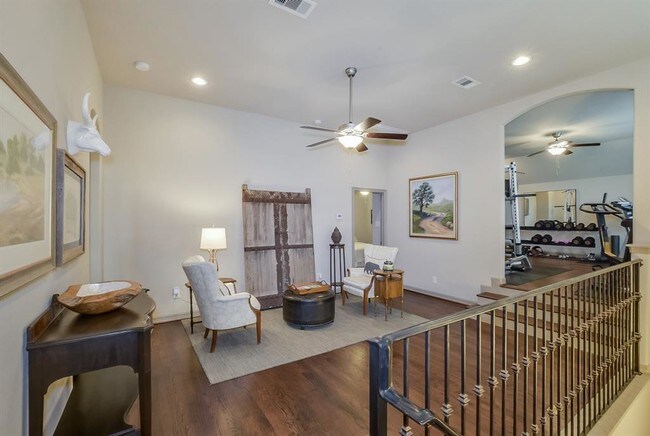 Building Photo - 1523 Woodbend Park W