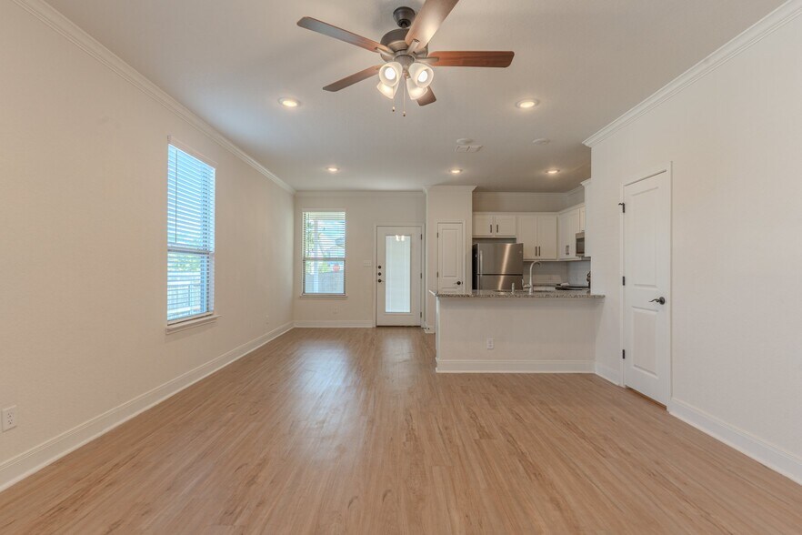 Building Photo - 10310 Candlewood Wy