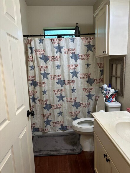 Building Photo - 885 Box Car Rd