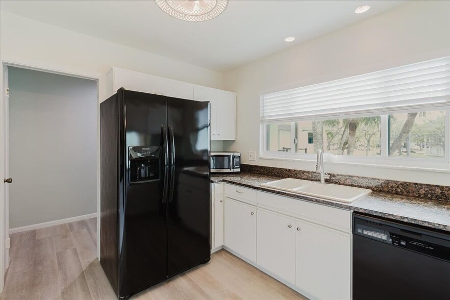 Building Photo - 311 Island Way