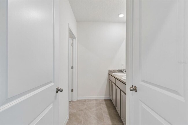 Building Photo - 8454 Ender Hls Dr