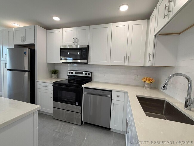 Building Photo - 353 Mansfield Dr