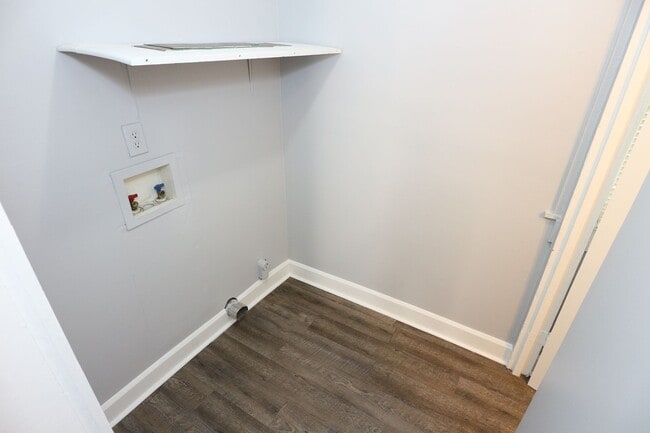 Building Photo - 2 Bedroom Indianapolis House!