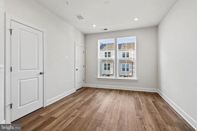 Building Photo - 602 Watermans Dr