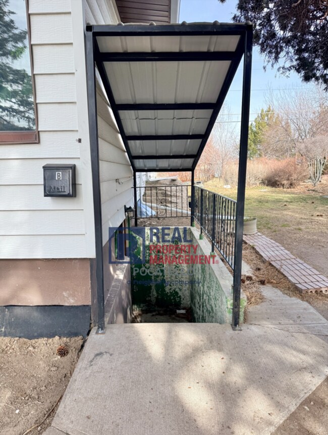 Building Photo - 442 S Arthur Ave