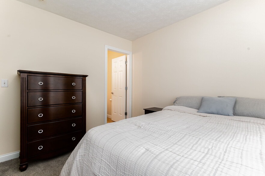 Building Photo - 433 Abbey St