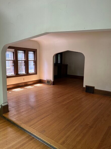 Building Photo - 3605 N Maryland Ave