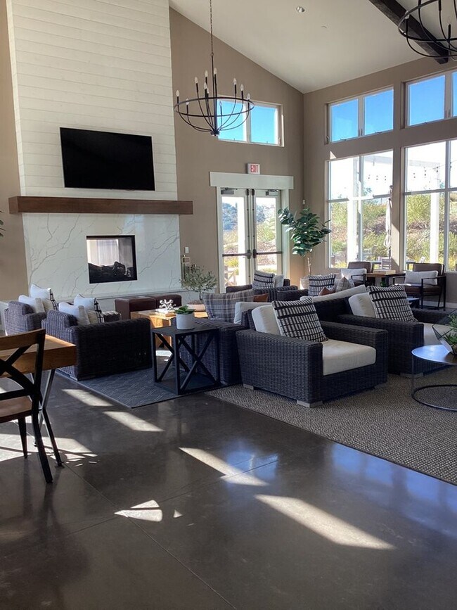 Building Photo - Beautiful Newer Rice Ranch Single Story Ho...