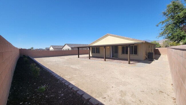 Building Photo - 5447 Splendido Ave