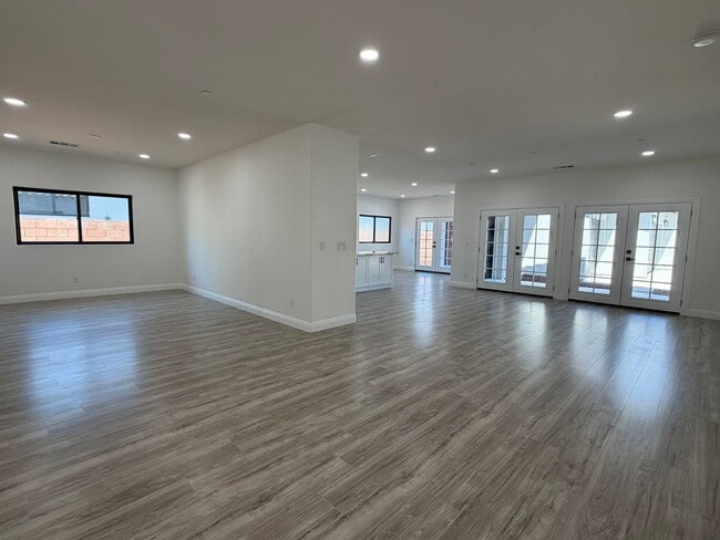Building Photo - 4465 Gilchrist Dr