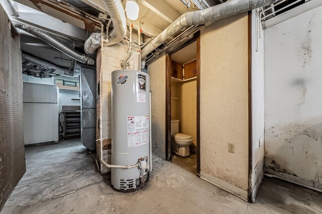 Building Photo - Beautiful 3 beds, 1.5 bathroom home with b...