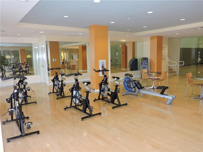 Building Photo - 511 SE 5 Ave