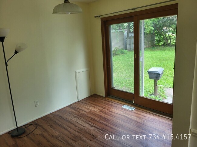 Building Photo - 2863 Marshall St