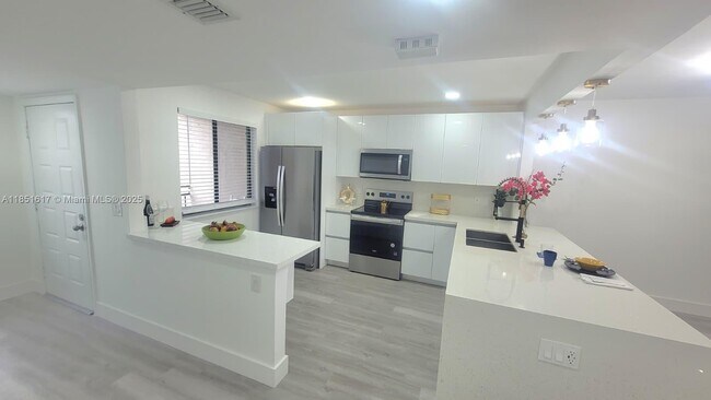 Building Photo - 428 Lakeview Dr
