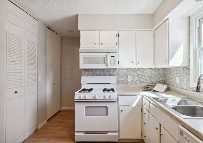 Building Photo - Charming & Spacious 3-Bedroom Home for Rent in Shakopee