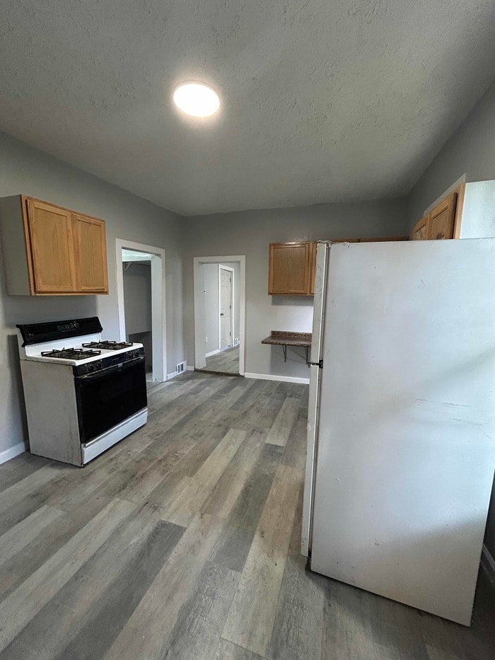 Building Photo - 1582 E 49th St