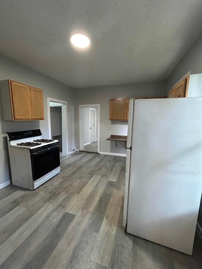 Building Photo - SPECIAL OFFER !! Cozy 2-Bedroom Home in Cleveland / Pet-Friendly / Vouchers Accepted / Available ...