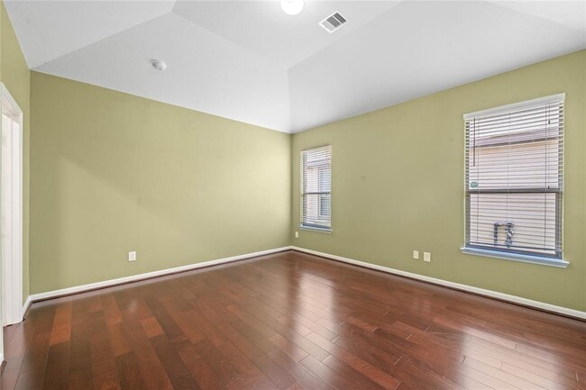 Building Photo - 16434 Sheffield Run Dr