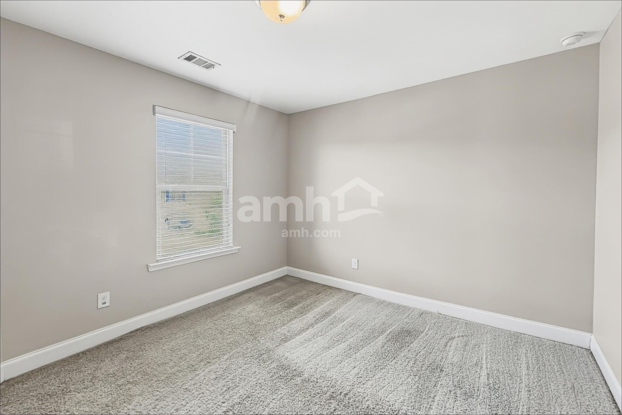 Building Photo - 2049 Greenfern Ct