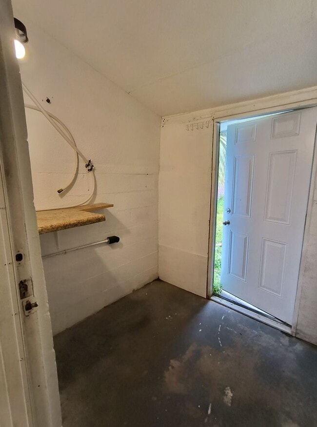 Building Photo - 2-Bedroom Home for Rent in Downtown Winter...