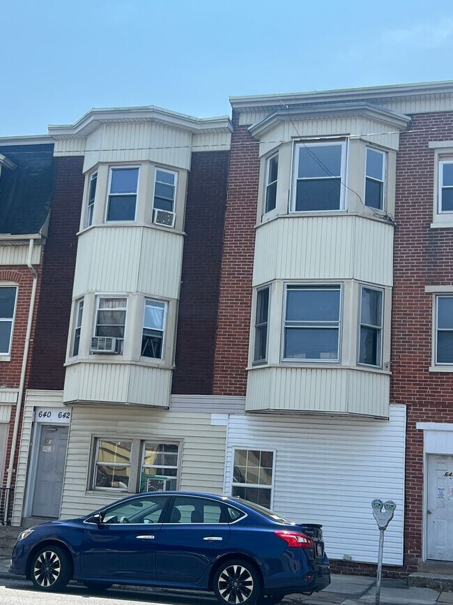 Primary Photo - 640 W Market St