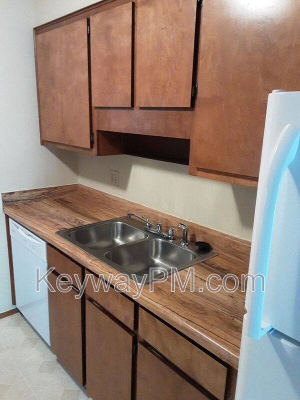 Building Photo - 4589 Hickory Dr