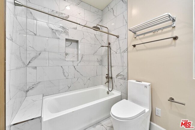 Building Photo - 823 Lorraine Blvd