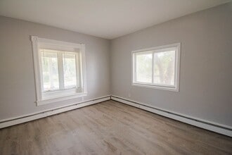 Building Photo - 836 S Newton Ave