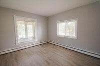 Building Photo - 836 S Newton Ave
