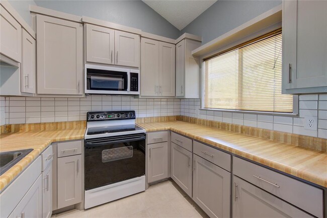 Building Photo - 3843 Westmeadow Dr