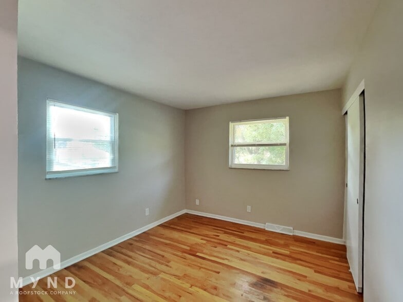 Building Photo - 5621 Oakmont Dr