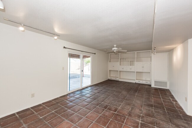 Building Photo - 2448 S Engler Ave
