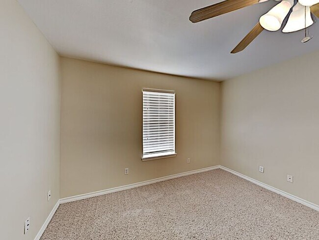 Building Photo - *No Application Fee*