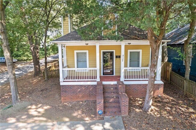 Primary Photo - 717 Dill Ave SW