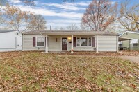 Building Photo - Charming 3-Bedroom home - Comfortable livi...